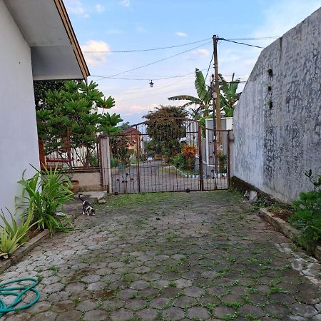 Indo Homestay Malang Bagian luar foto