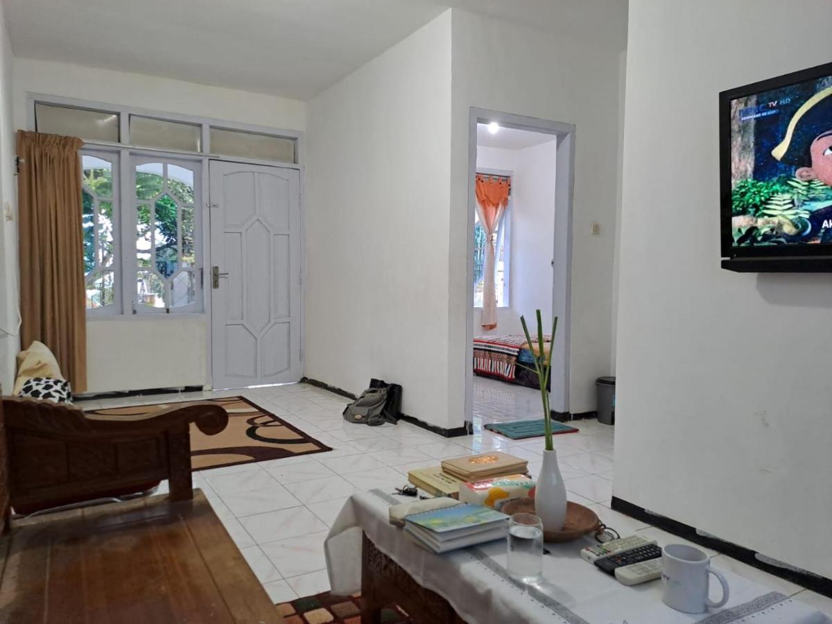 Indo Homestay Malang Bagian luar foto