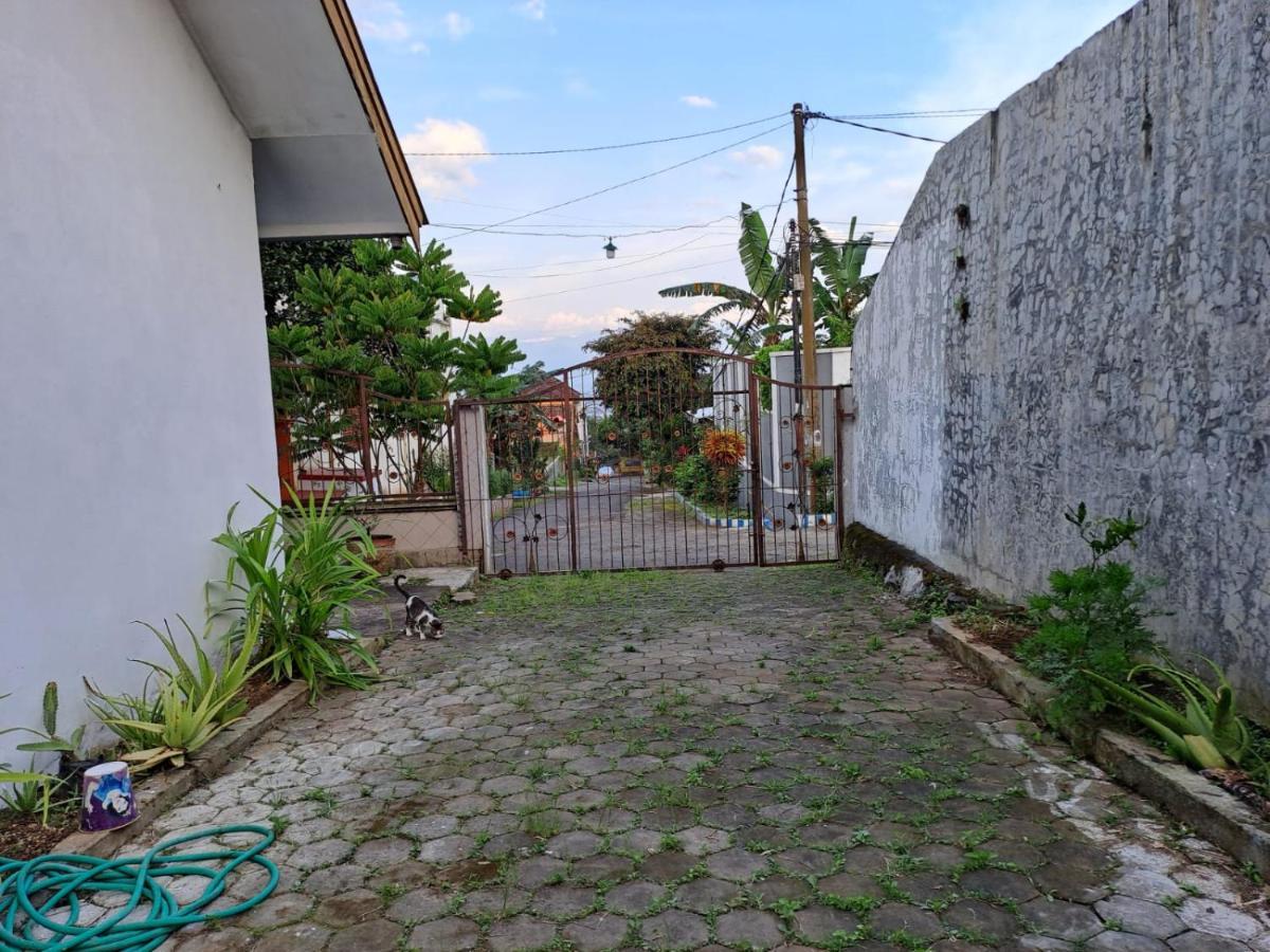 Indo Homestay Malang Bagian luar foto